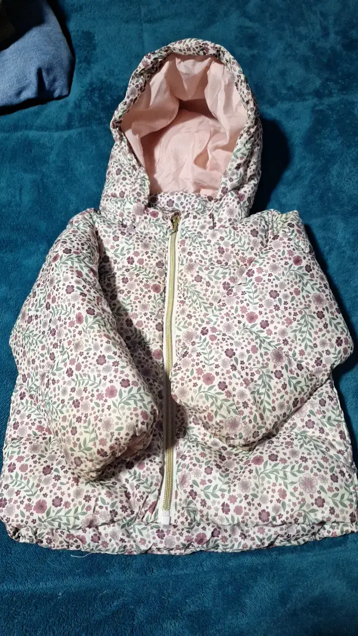 Chaqueta infantil con capucha estampada floral - 1