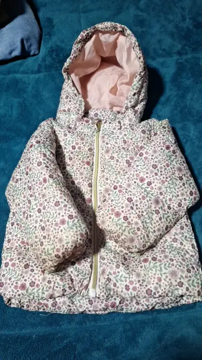 Chaqueta infantil con capucha estampada floral - miniatura 1