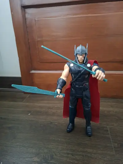 Figura de acción Thor Ragnarok con espadas - miniatura 5