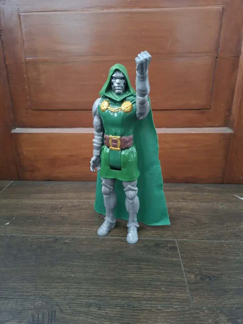 Figura de acción Doctor Doom con capa verde - 5