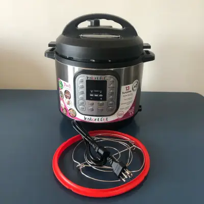 Olla a presión eléctrica Instant Pot 5.7L - miniatura 1