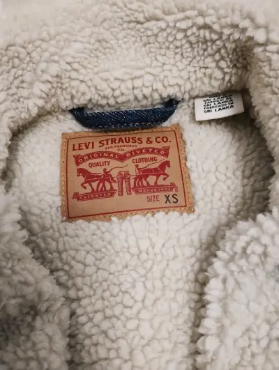 Chaqueta de mezclilla Levi's con chiporro - miniatura 4