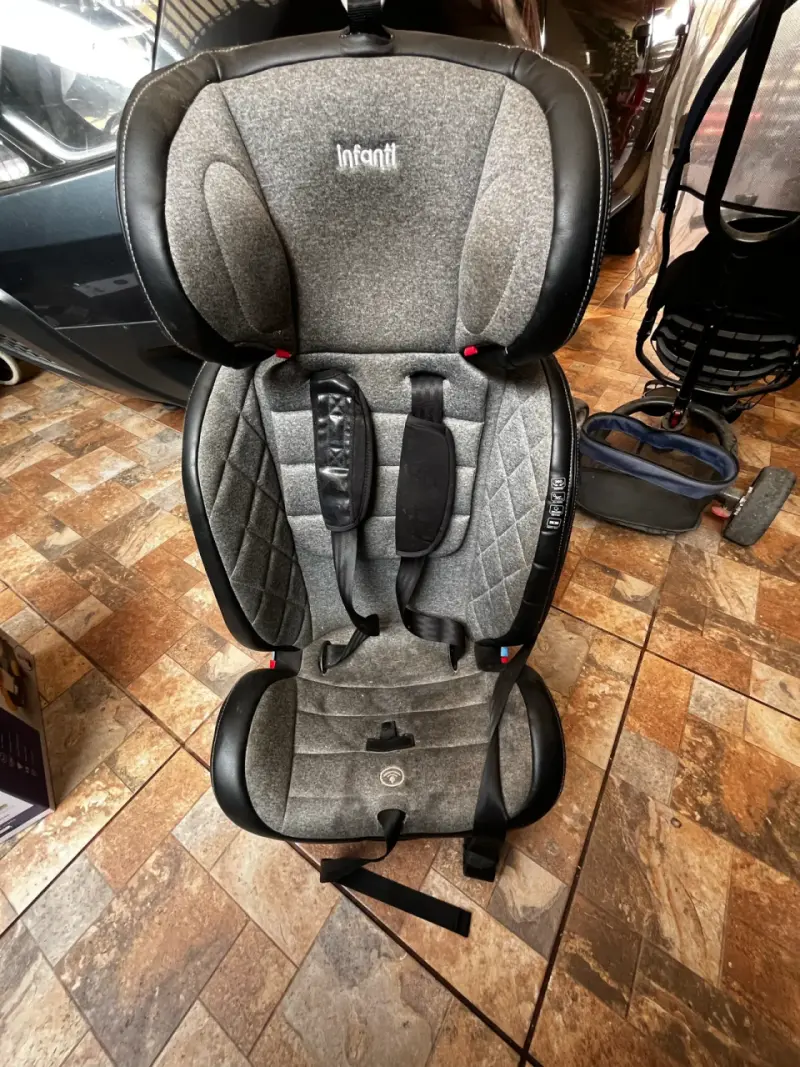 Silla de auto Infanti gris modelo 360 para bebé - 1