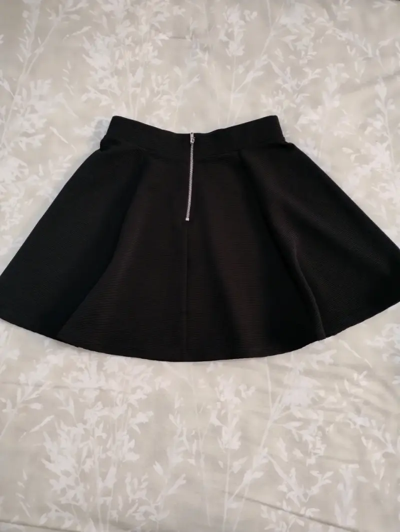 Falda corta negra talla 36/38 - 2