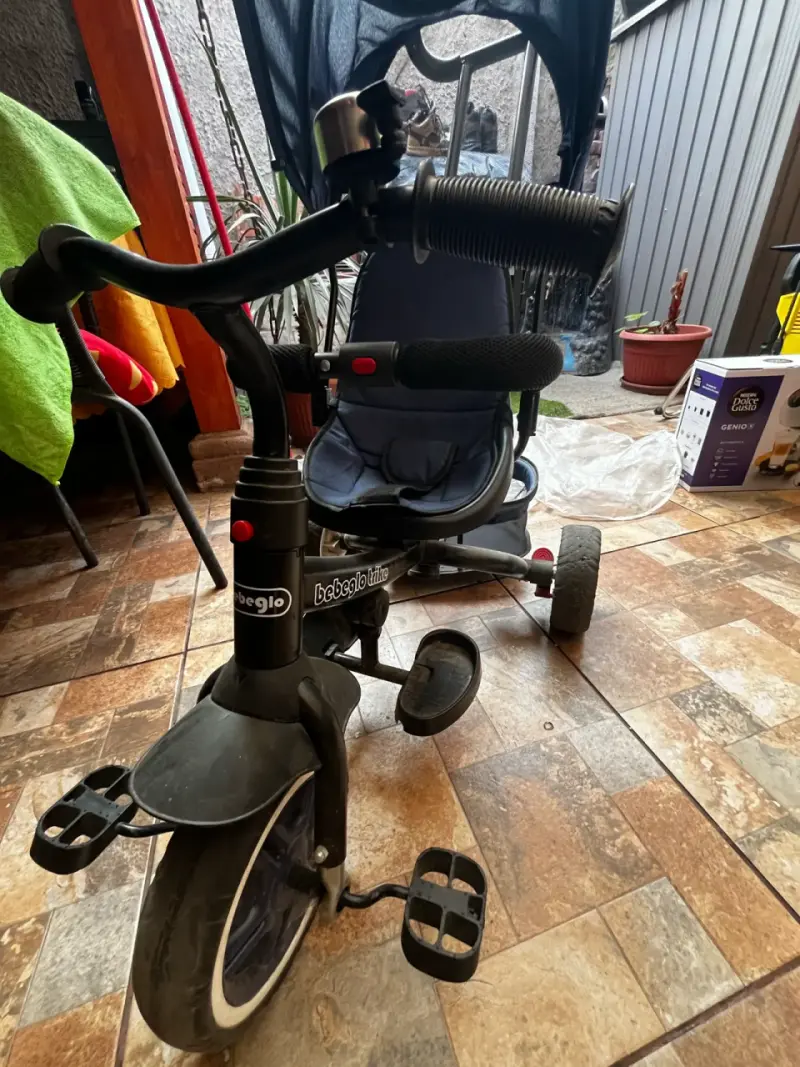 Coche triciclo de bebé con cubierta protectora - 1