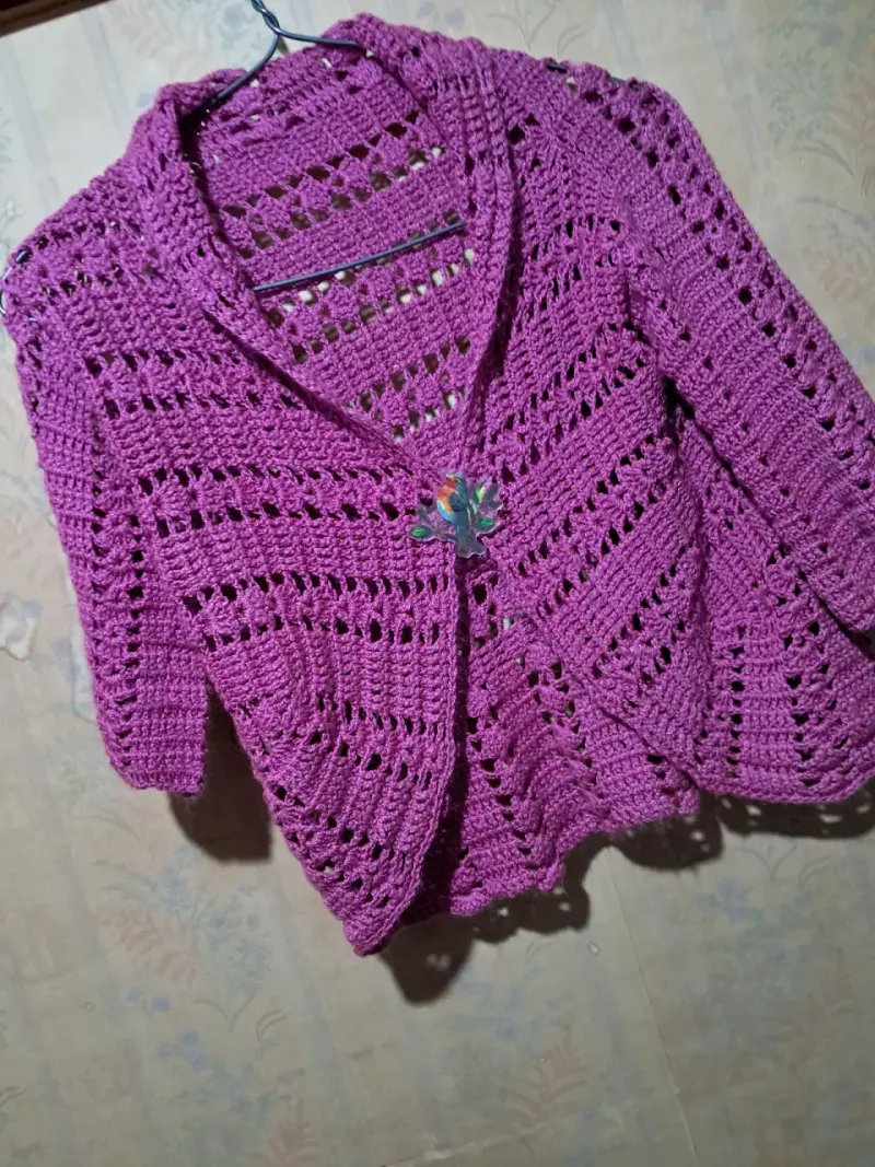 Chaleco tejido a crochet color morado - 1