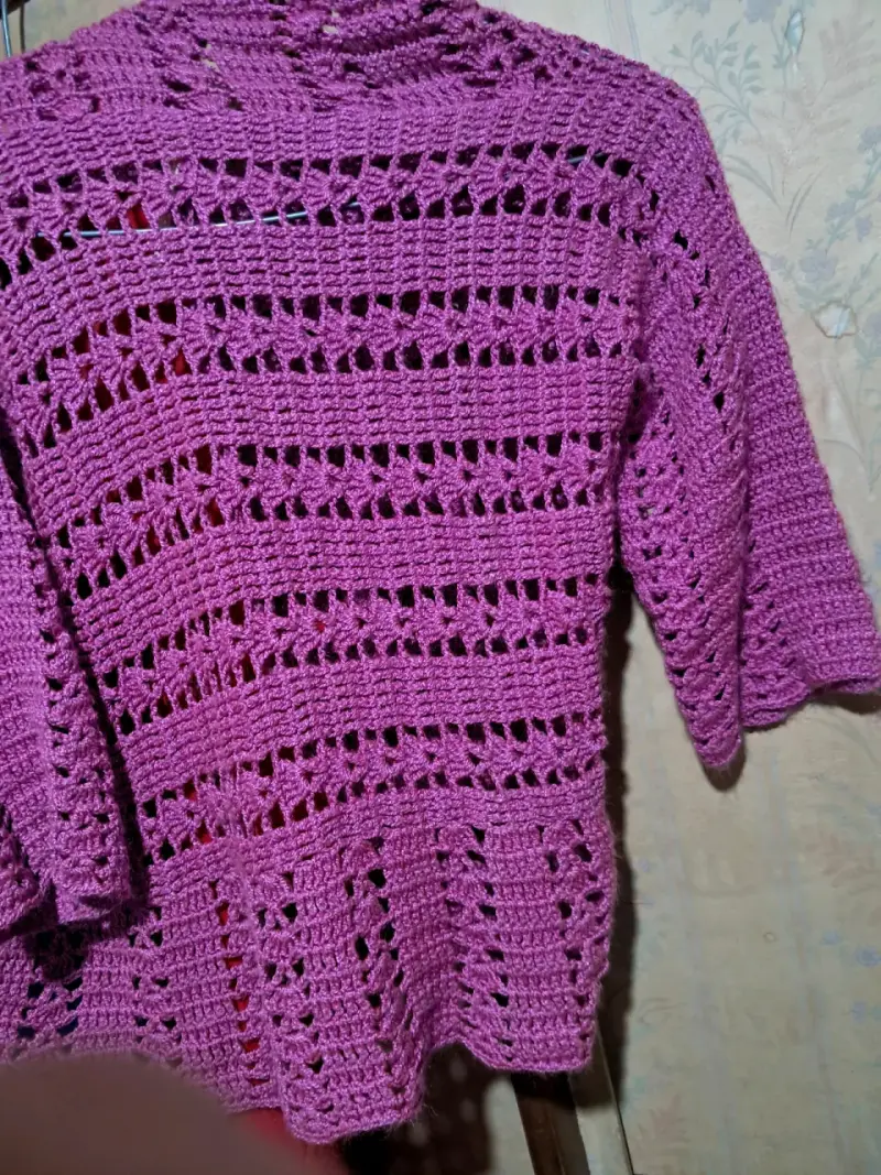 Chaleco tejido a crochet color morado - 3