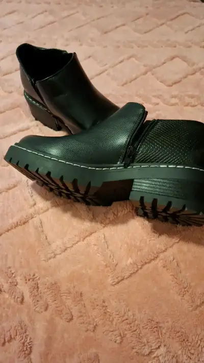 Botines de cuero negro con cierre lateral - miniatura 1