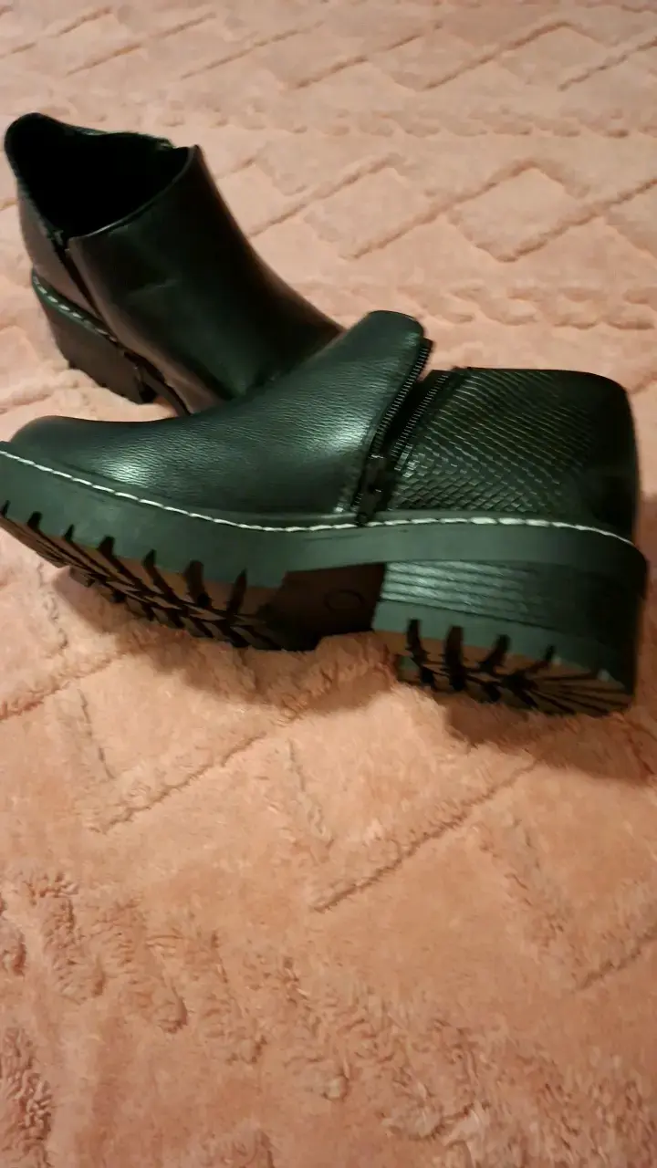 Botines de cuero negro con cierre lateral - 2