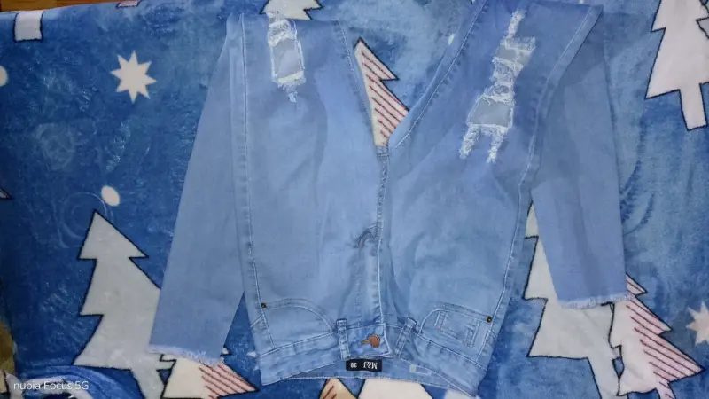 Jeans de mezclilla desgastada para mujer - 1