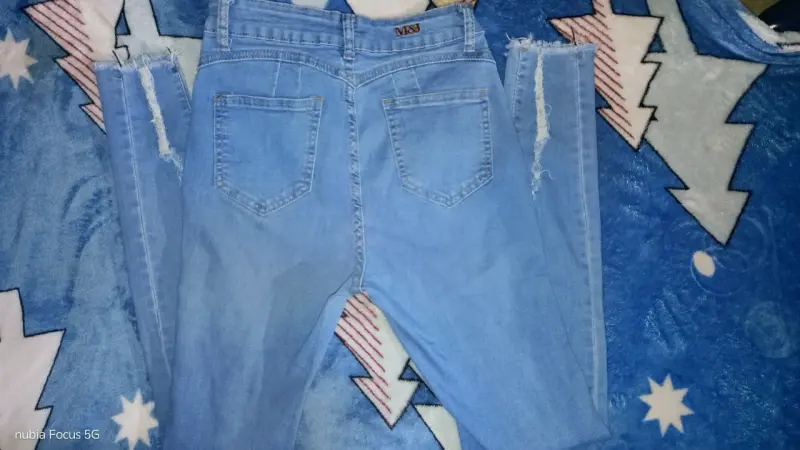 Jeans de mezclilla desgastada para mujer - 2
