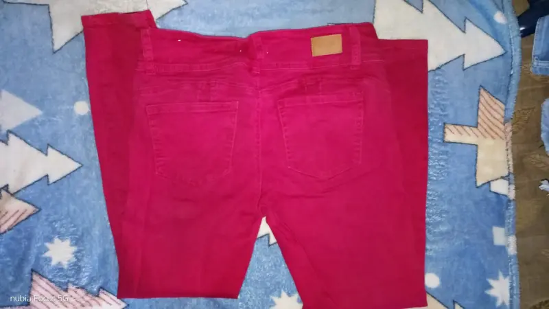 Pantalones rojos para mujer - 2