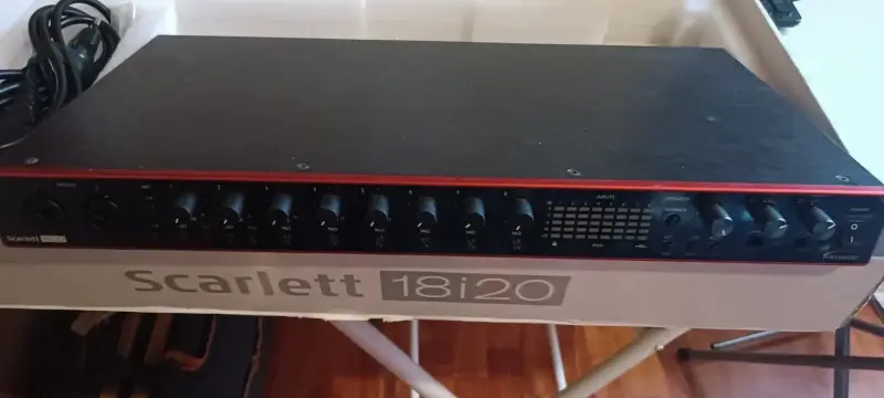 Interfaz de audio Focusrite Scarlett 18i20 3th - 2