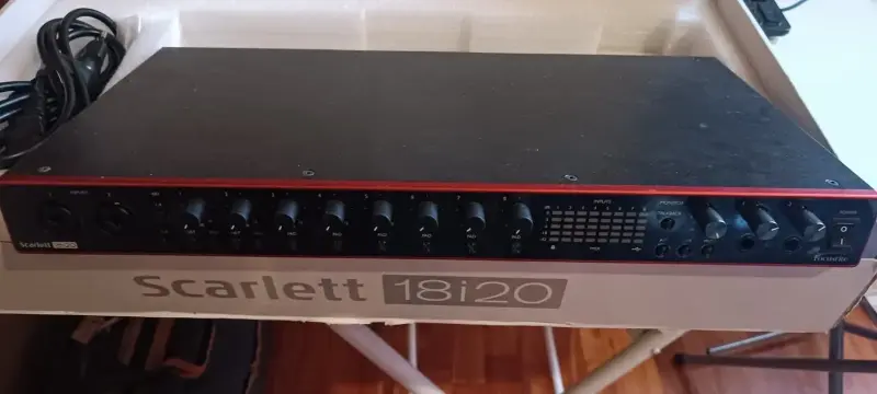 Interfaz de audio Focusrite Scarlett 18i20 3th - 3
