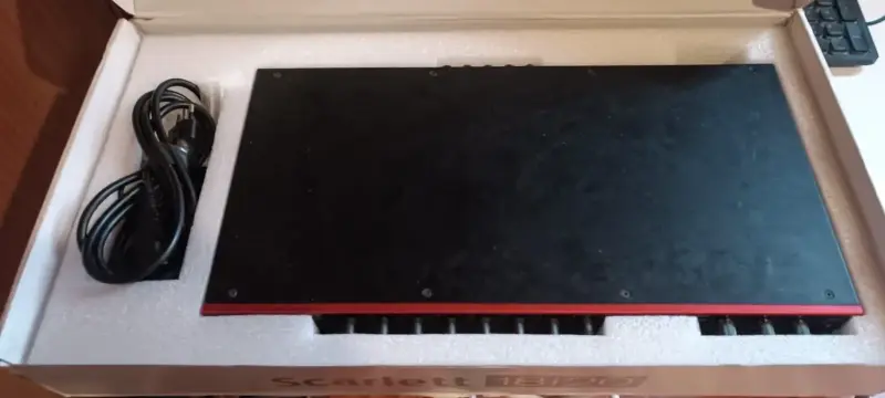 Interfaz de audio Focusrite Scarlett 18i20 3th - 4