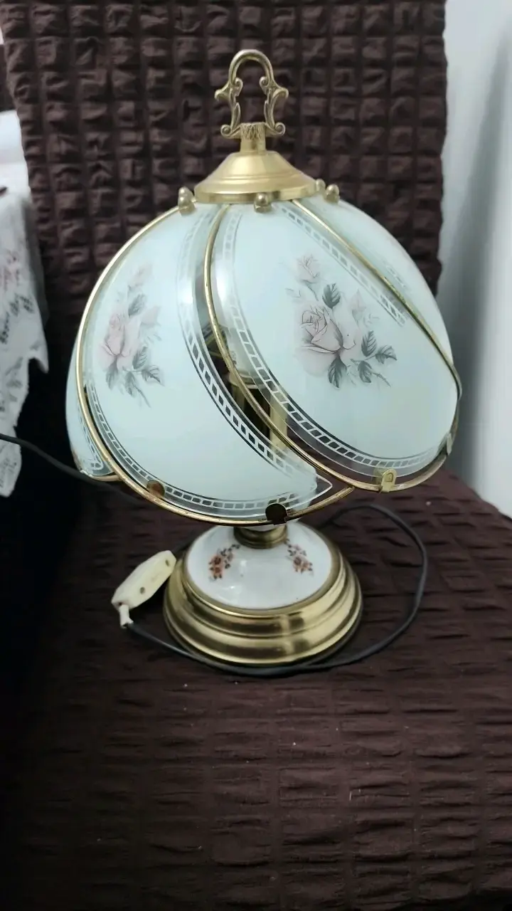 Lámpara de mesa vintage con diseño floral - 6