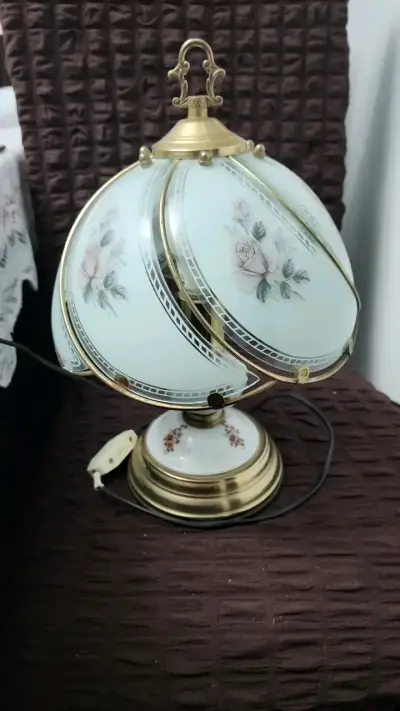 Lámpara de mesa vintage con diseño floral - miniatura 6