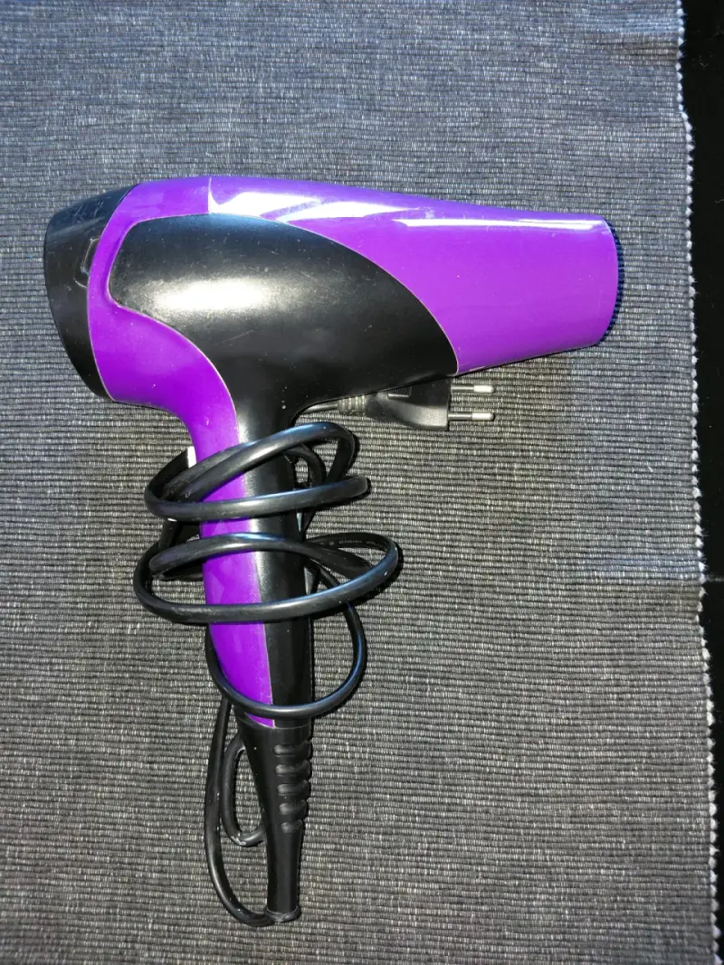 Secador de pelo Remington morado y negro - 2