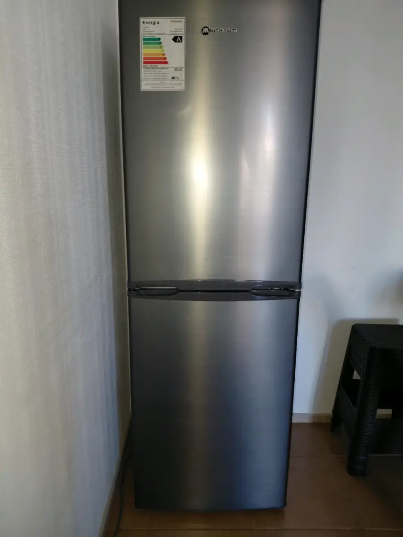 Refrigerador Mademsa de acero inoxidable - 1