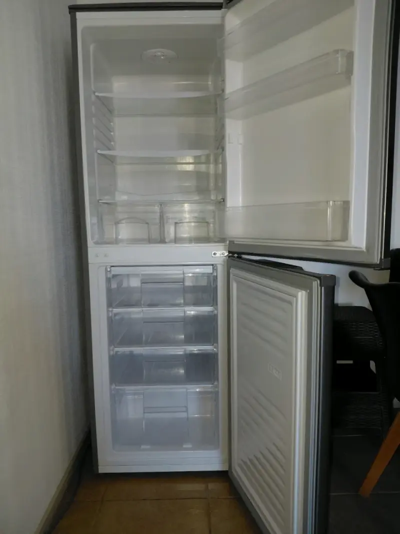 Refrigerador Mademsa de acero inoxidable - 4