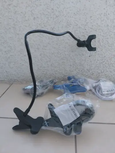 Soporte flexible para celular con clip - miniatura 1