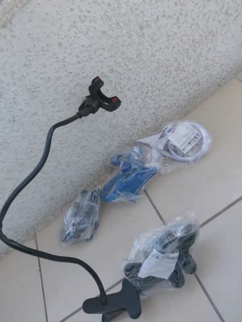 Soporte flexible para celular con clip - 2