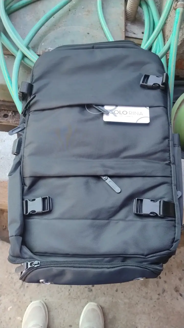Mochila blanca con hebillas ajustables - 2