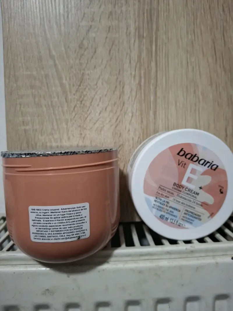 Crema corporal babaria con vitamina E, nueva - 1