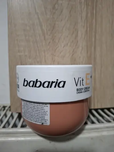 Crema corporal babaria con vitamina E, nueva - miniatura 2