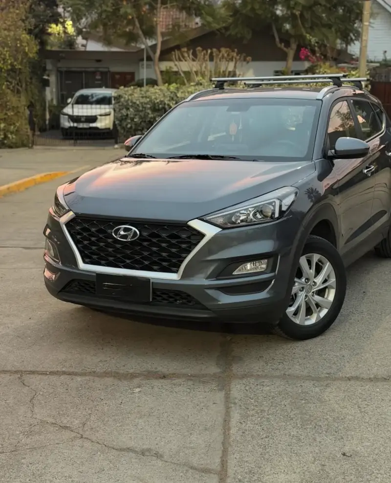 Hyundai Tucson 2020 SUV gris en buen estado - 2