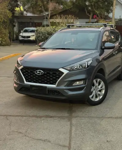 Hyundai Tucson 2020 SUV gris en buen estado - miniatura 2
