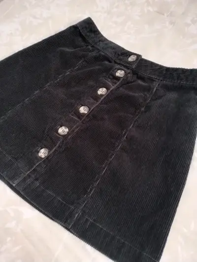 Falda negra cotele con botones - miniatura 2