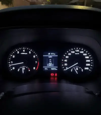 Hyundai Tucson 2020 SUV gris en buen estado - miniatura 6