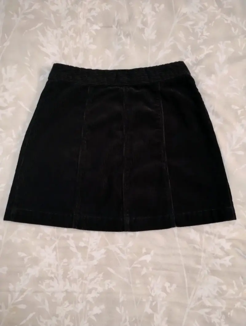 Falda negra cotele con botones - 3