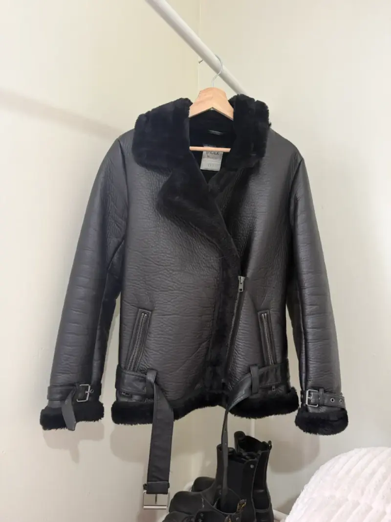 Chaqueta biker negra con piel sintetica - 1