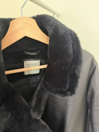 Chaqueta biker negra con piel sintetica - miniatura 2