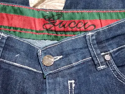 Jeans Gucci azul oscuro de mujer - miniatura 3