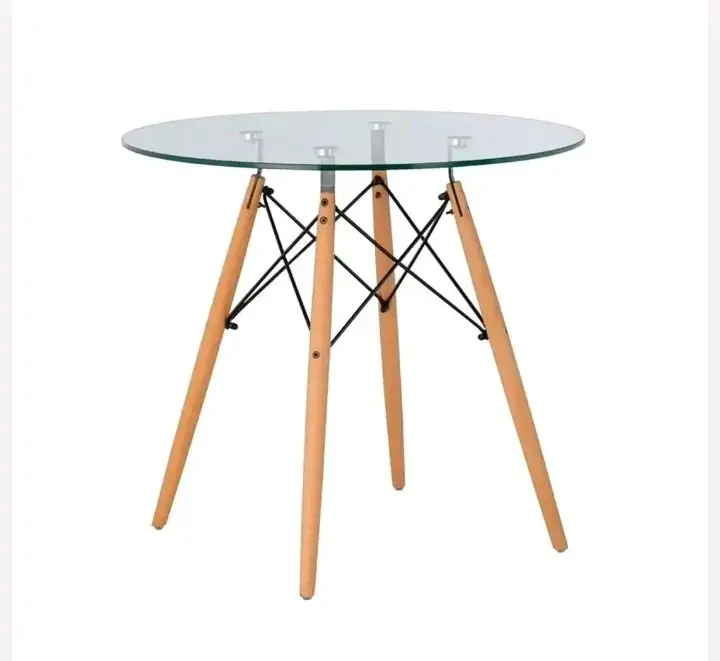Mesa redonda de vidrio y madera estilo moderno