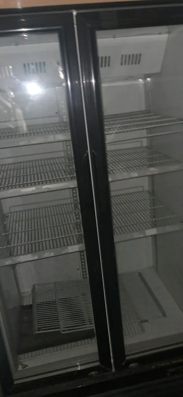 Refrigerador vitrina doble puerta - 1