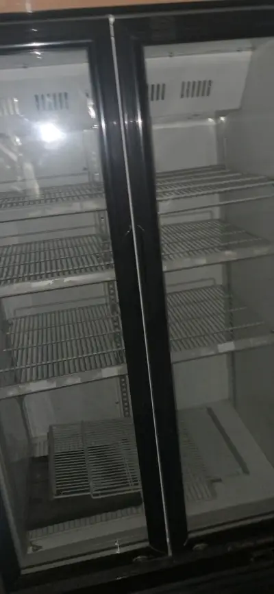 Refrigerador vitrina doble puerta - miniatura 1