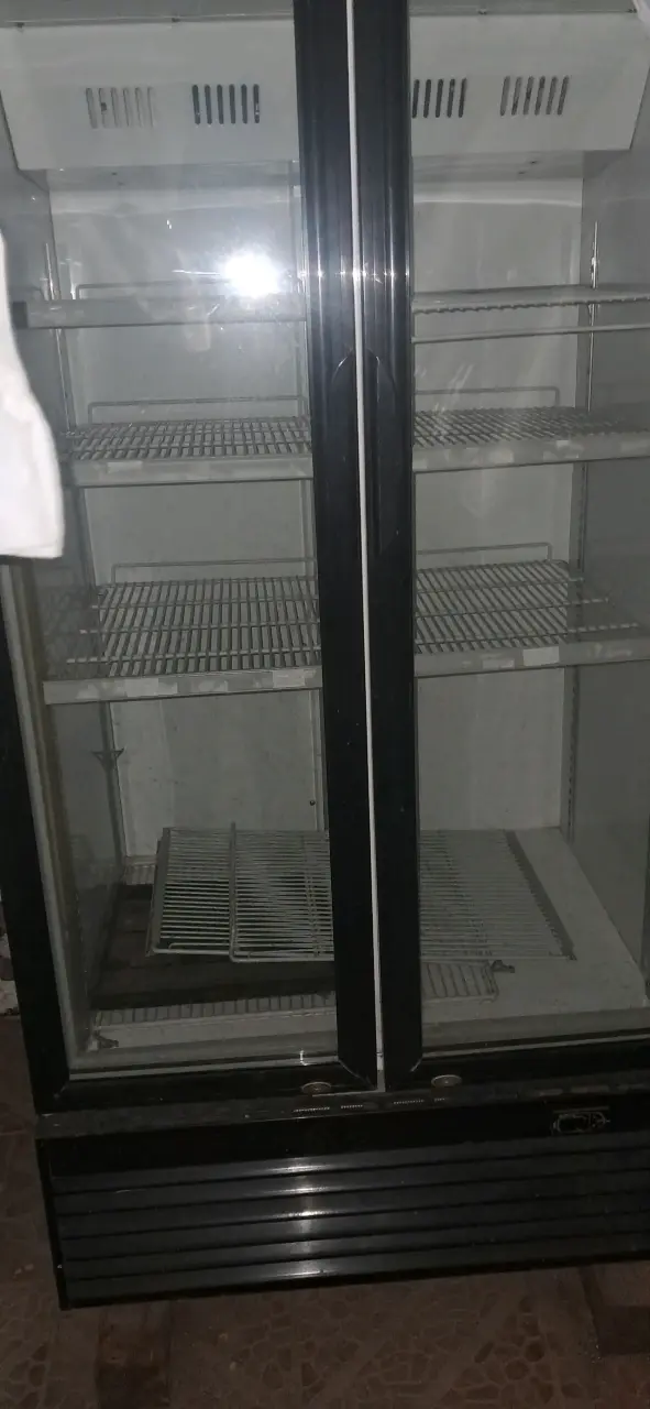 Refrigerador vitrina doble puerta - 2