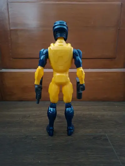 Figura de Maxsteel con armadura amarilla y azul - miniatura 3