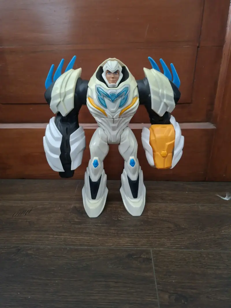 Figura de acción de Maxsteel robot blanco y negro