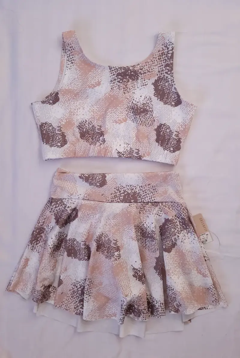 Conjunto deportivo de falda y top - 2