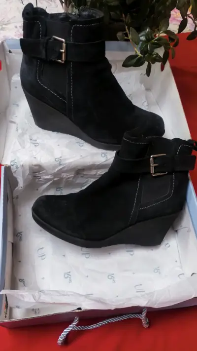 Botines negros de gamuza 16 Horas - miniatura 1