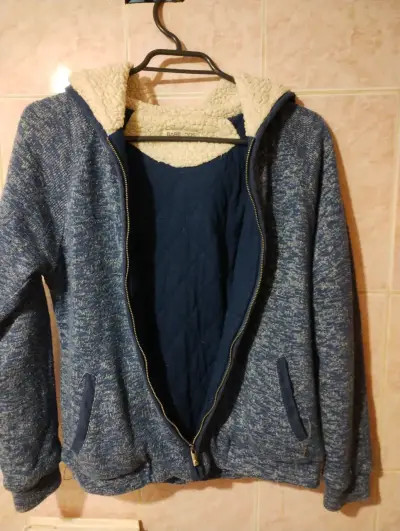 Chaqueta de lana azul con capucha - miniatura 3