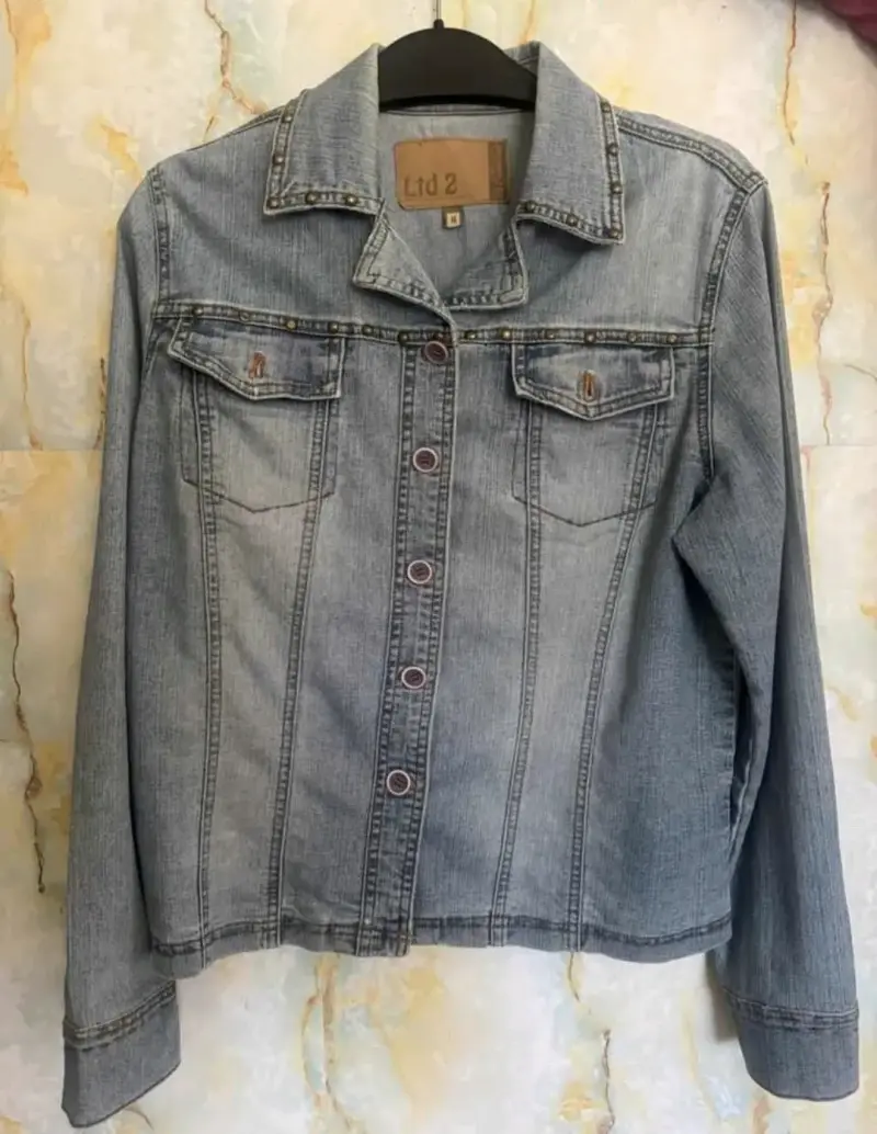 Chaqueta de mezclilla Ltd 2 con tachas - 1