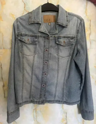 Chaqueta de mezclilla Ltd 2 con tachas - miniatura 1