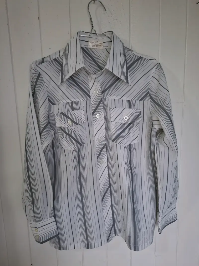 Camisa vintage a rayas blancas y negras