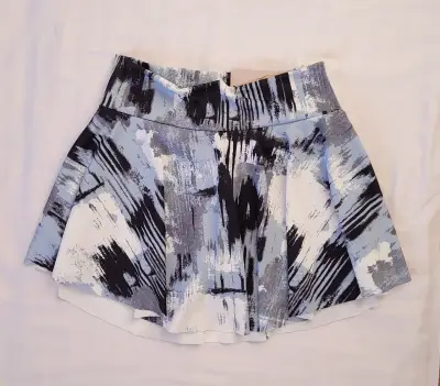 Falda short deportivo sublimada en tonos azules - miniatura 1